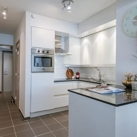 Two Bedroom In Centre Of *