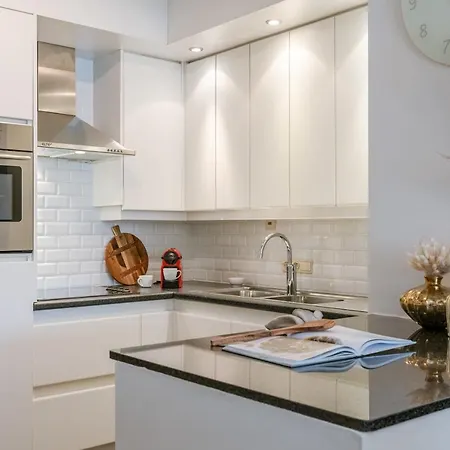 アパート Two Bedroom In Centre Of