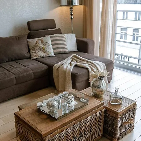 アパート Two Bedroom In Centre Of クノック・ヘイスト