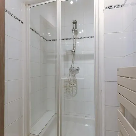 アパート Two Bedroom In Centre Of